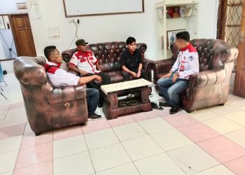 Ketua DPC LAKI Buton dan LAKI Korcam siotapina klarifikasi terkait Dugaan Bagi-bagi Beras Kepada Pihak Bawaslu Buton