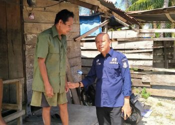 Kadis Pemukiman Dan Perumahan Kunjungi Rumah Tuna Netra Di Desa Kondowa Kec.Pasarwajo Kab.Buton