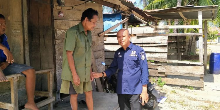 Kadis Pemukiman Dan Perumahan Kunjungi Rumah Tuna Netra Di Desa Kondowa Kec.Pasarwajo Kab.Buton