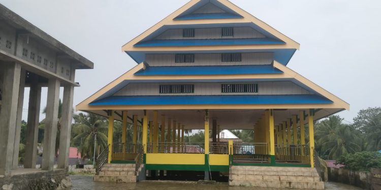 Masyarakat Holimombo:Keseimbangan Adat dan Agama dalam Kehidupan Sehari-hari