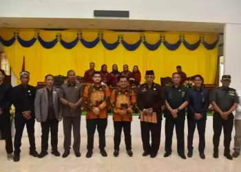 DPRD Buton Tetapkan Alvin Akawijaya Putra dan Syarifudin Saafa sebagai Bupati dan Wakil Bupati Buton 2025-2030
