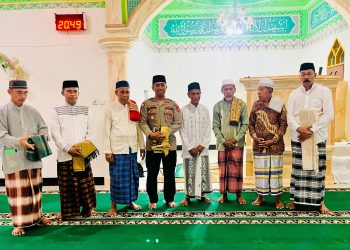 Safari Ramadhan Kapolsek Wabula di Masjid Zatullah Wasuemba: Tingkatkan Pengawasan Remaja dalam Menggunakan Kendaraan Roda Dua