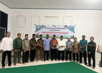 Keluarga Besar SMA Negeri 2 Pasarwajo Gelar Buka Puasa Bersama di Musala Sekolah