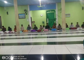 Malam Penghujung Ramadhan, Masyarakat Wapomaru Gelar Doa Bersama Lailatulqadar di Masjid Nurul Taqwa