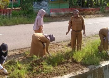 UPTD Puskesmas Lawele Gelar Aksi Bersih-Bersih untuk Meningkatkan Kenyamanan Pasien