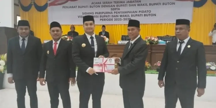 Sertijab Bupati Buton: Alvin Akawijaya Putra dan Sarifudin Saafa Resmi Pimpin Buton, Usung Program Pembangunan Berkelanjutan