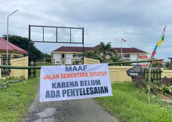 Sengketa Lahan, Pemilik Palang Pintu Masuk Gedung DPRD Halsel