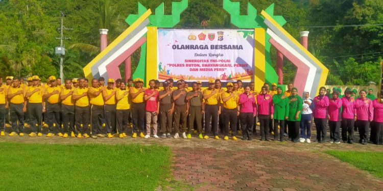 Penuh Keakraban, TNI-Polri dan Media di Buton Tunjukkan Kebersamaan Lewat Olahraga