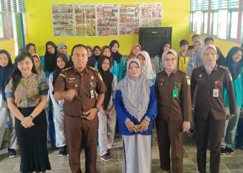 “Jaksa Masuk Sekolah” Hadir di SMPN 8 Buton: Edukasi Hukum dengan Sentuhan Empati dan Dialog Inspiratif