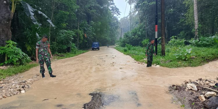 Banjir Rendam Kawasan Wabaelangko dan Jalan Poros Wabula–Pasarwajo, Aktivitas Warga Terhambat