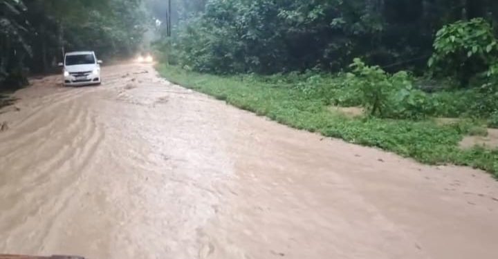 Banjir di Wabaelangko Makin Parah, Jalan Poros Wabula–Pasarwajo Terputus, Warga Kesal Pemda Buton Seolah Tutup Mata