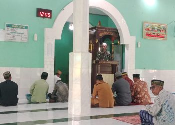 Keutamaan Bulan Muharram, Sertu Aryanto dari Koramil 1413-02 Pasarwajo Sampaikan Khutbah Jumat Hari Asyura di Masjid Nurul Huda Banabungi