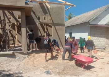 Setengah Jalan Dibangun, Posyandu Wapomaru Disambut Semangat Ibu-Ibu Desa