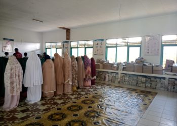 SMPN 1 Buton Gelar Ekstrakurikuler Sholat Dzuhur Berjamaah di Mushola Sekolah