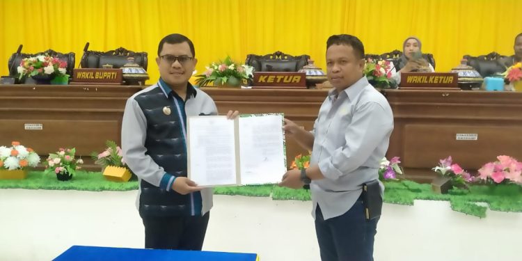 DPRD Buton Gelar Paripurna Penetapan Perda, Wakil Bupati dan Forkopimda Hadir