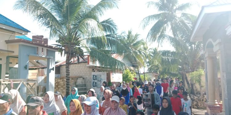Jalan Sehat dan Senam Bersama Warnai Kebersamaan Warga Desa Dongkala dan Mahasiswa KKN UMB XXVII