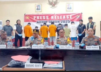Kapolres Buton Pimpin Konferensi Pers Kasus Penikaman Anak di Desa Nambo