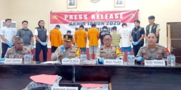 Kapolres Buton Pimpin Konferensi Pers Kasus Penikaman Anak di Desa Nambo